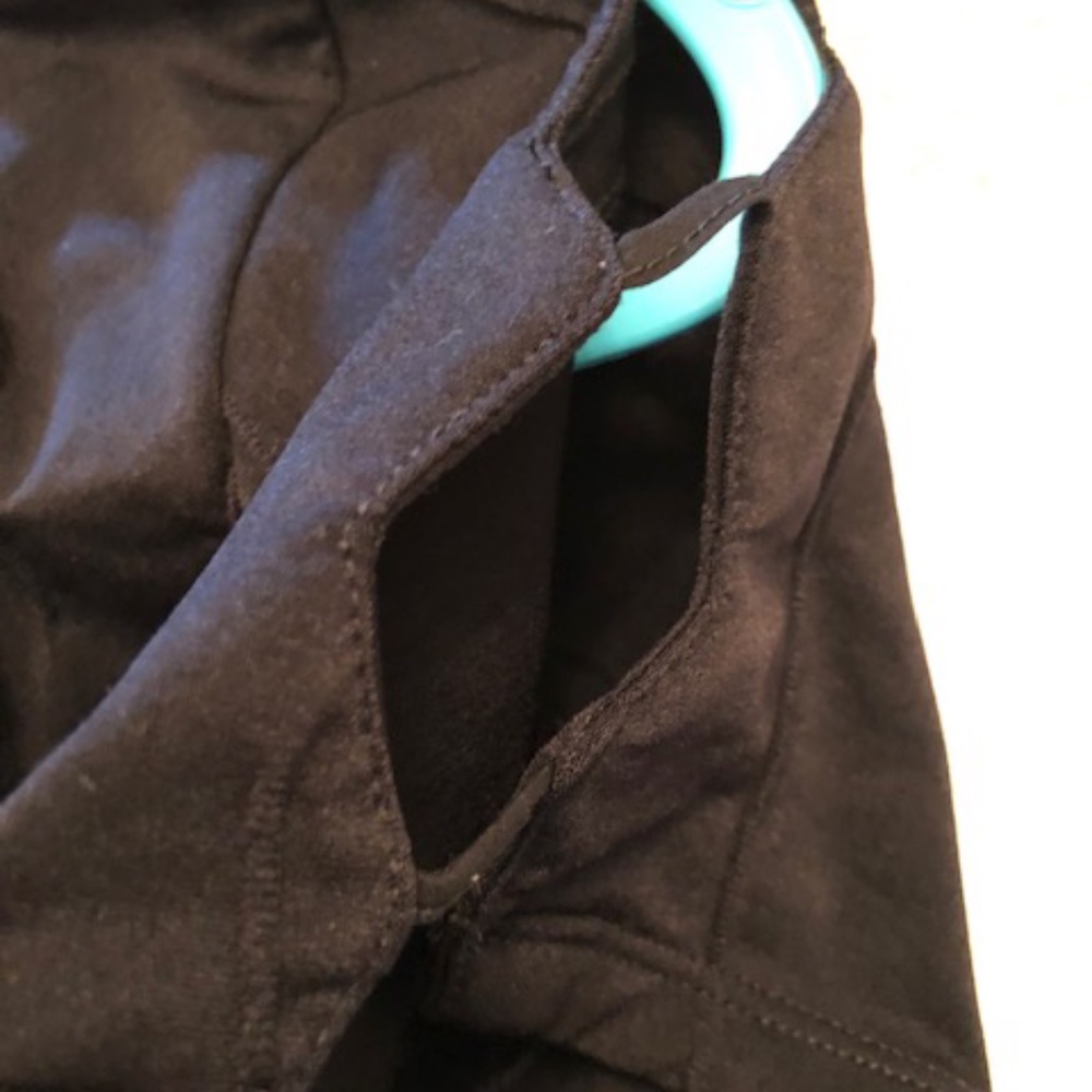 Rayure black form-fitting top, decorative buttons - Picture 3 of 7